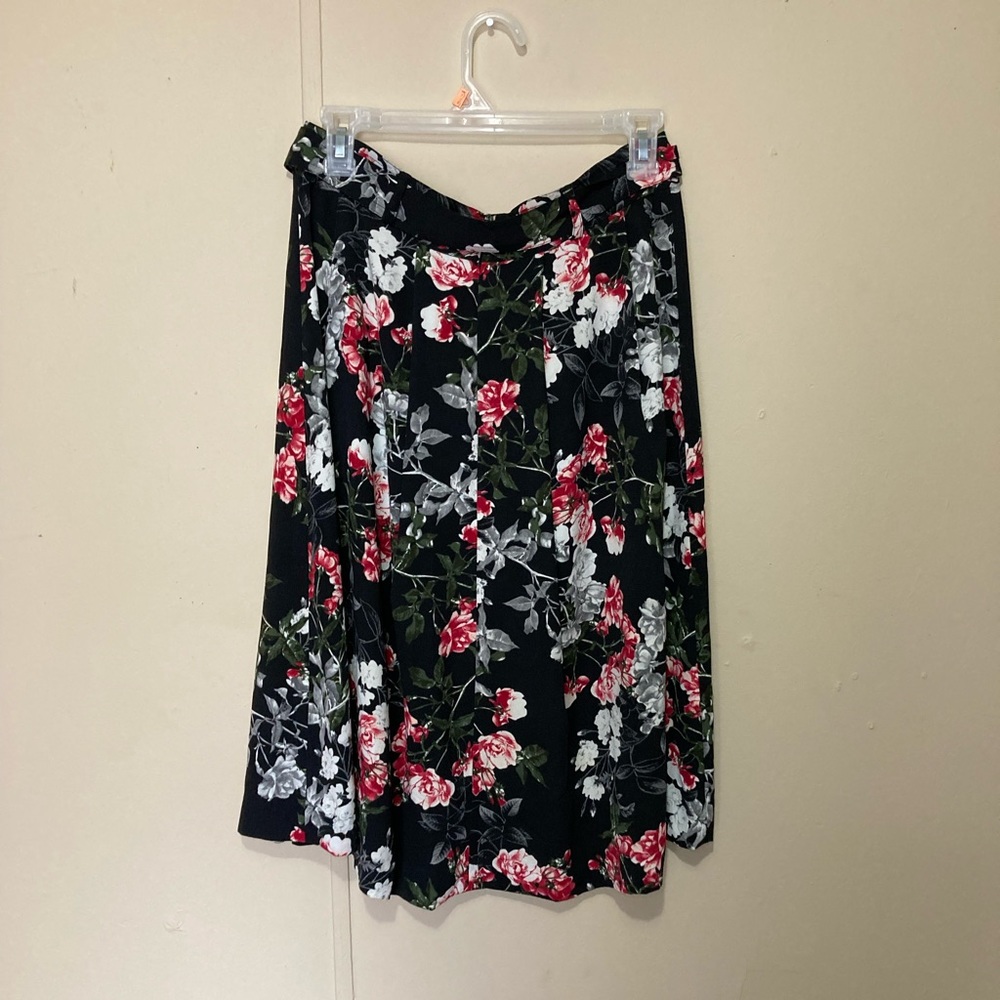Banana Republic floral skirt - Picture 7 of 9